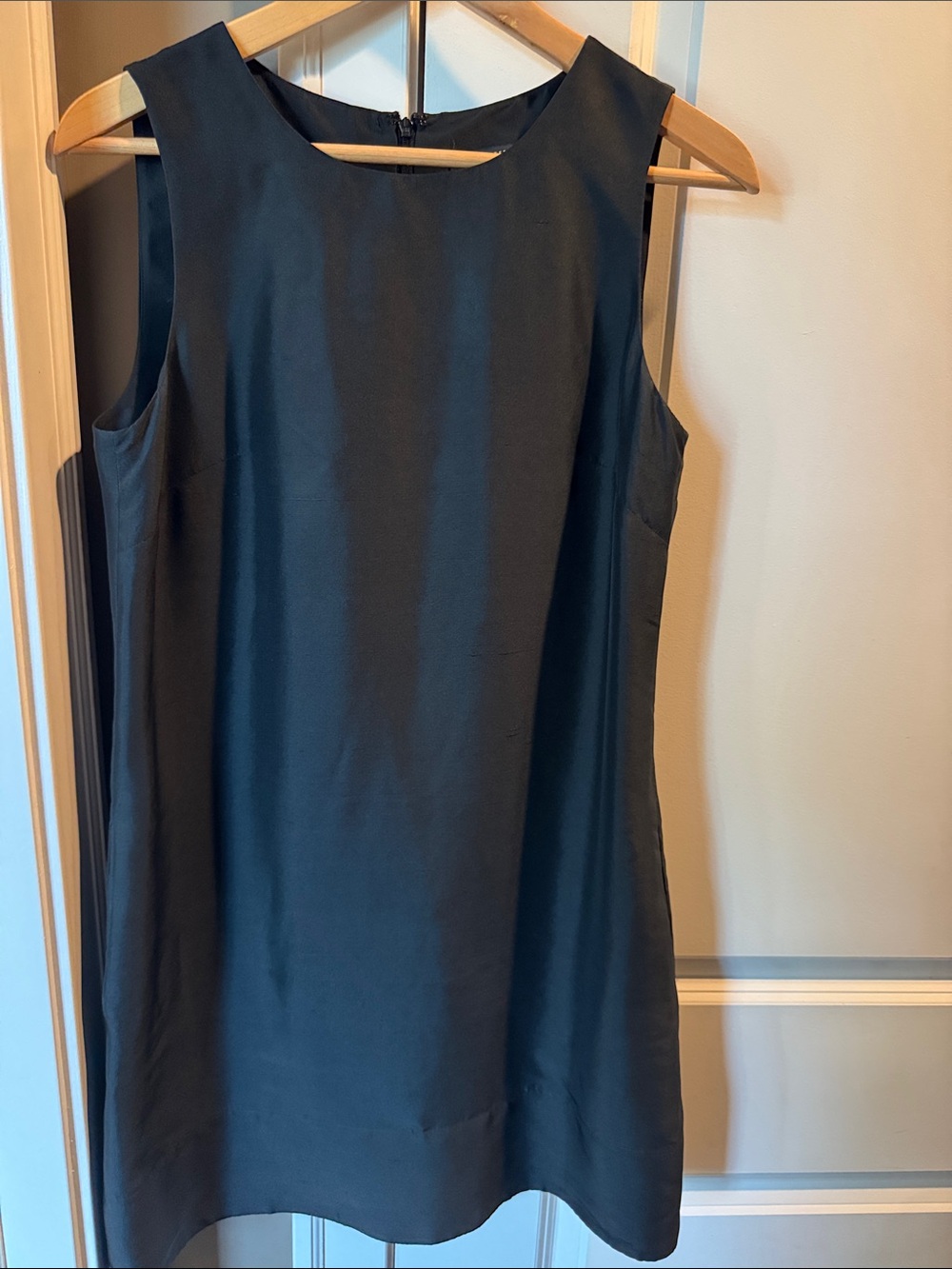 Banana Republic Classic Sleeveless Shift Dress - Black